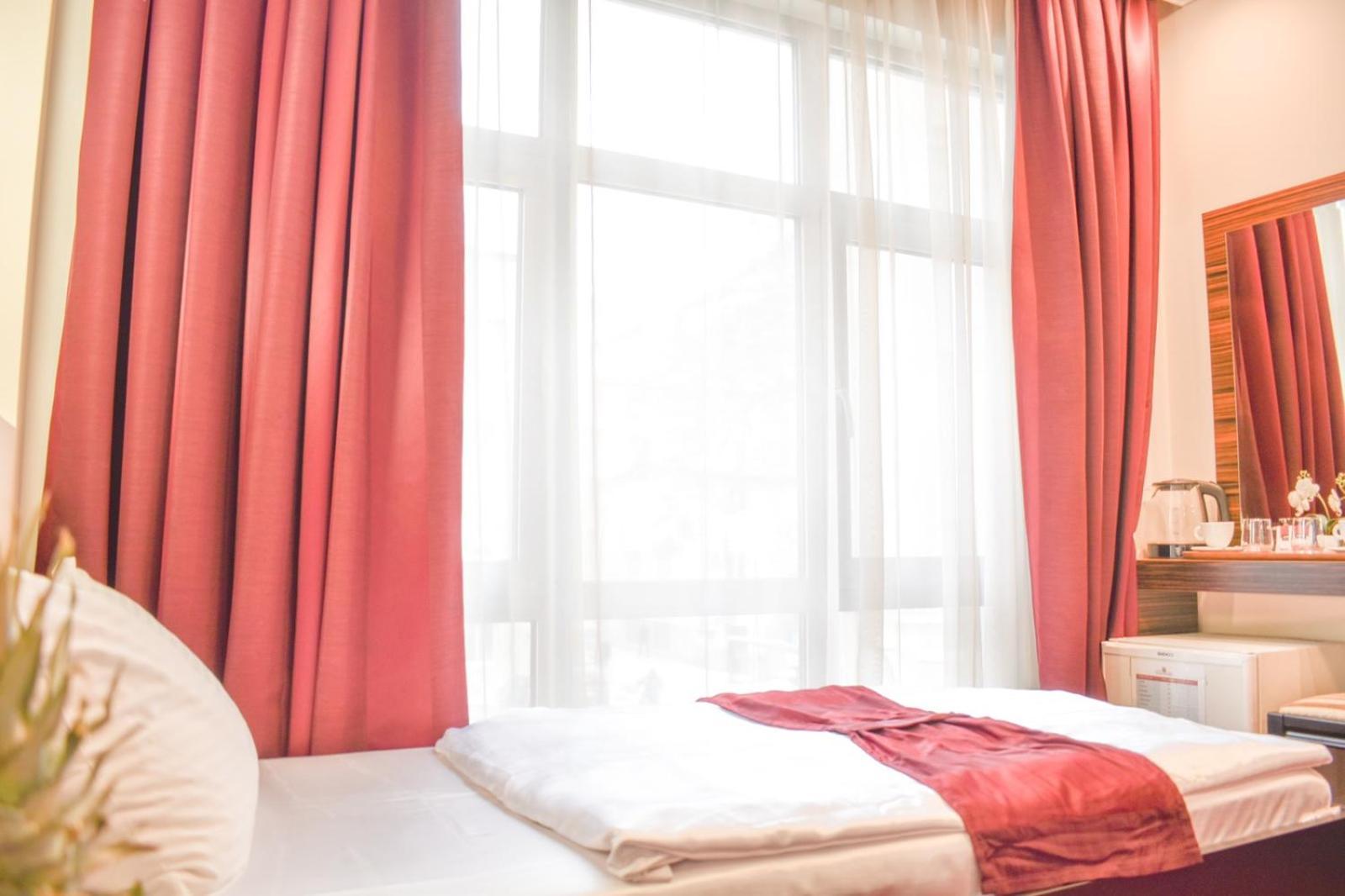 BH Hotel Hamburg Skopje Buitenkant foto
