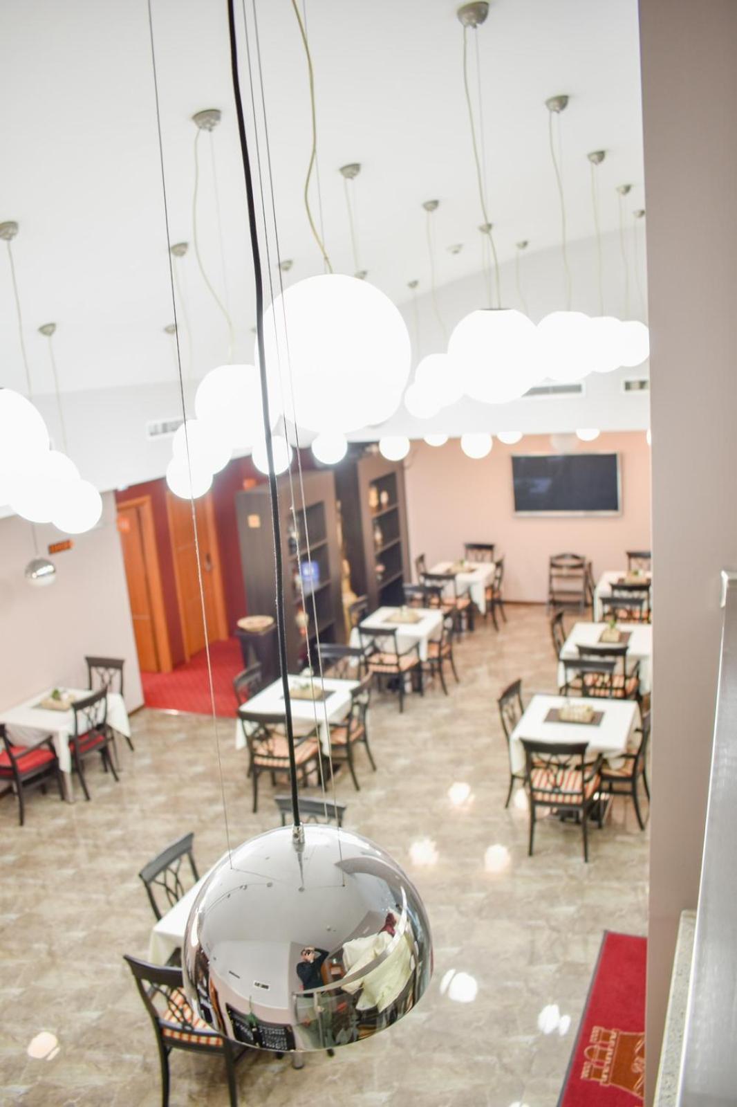 BH Hotel Hamburg Skopje Buitenkant foto