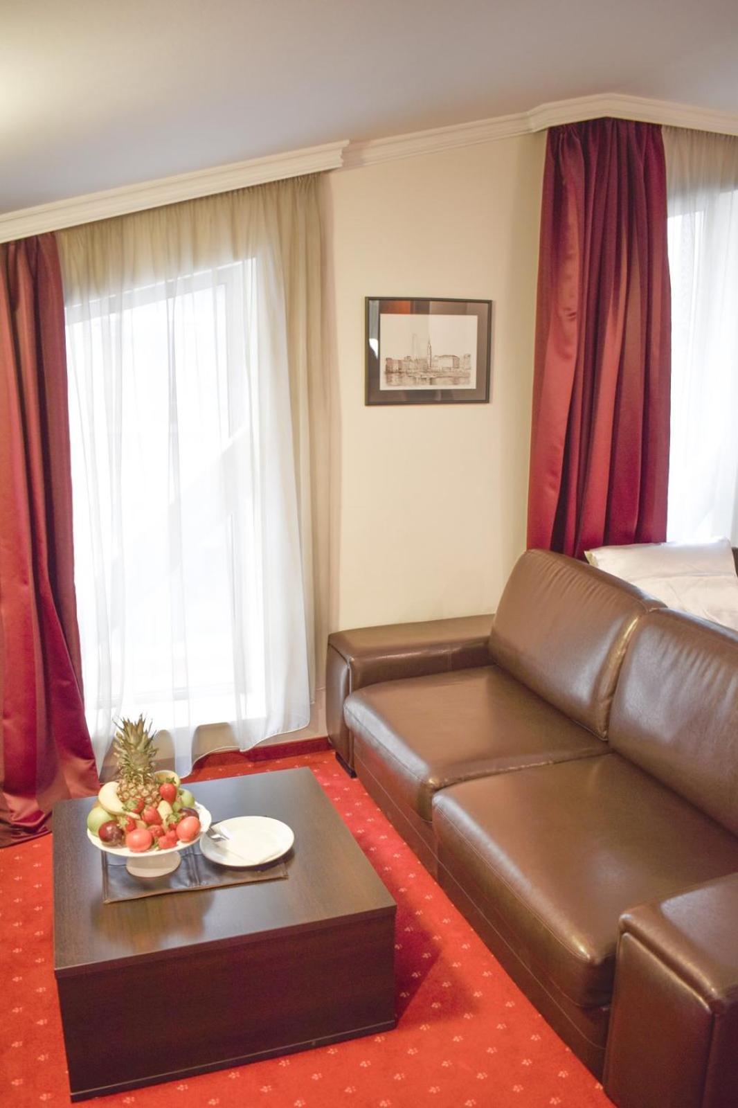 BH Hotel Hamburg Skopje Buitenkant foto