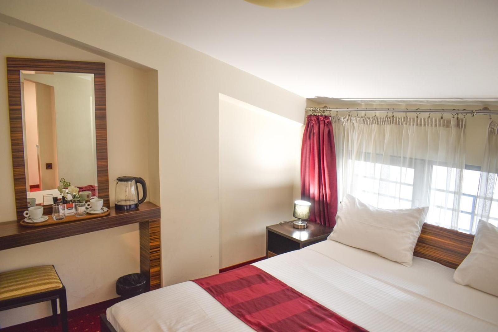 BH Hotel Hamburg Skopje Buitenkant foto