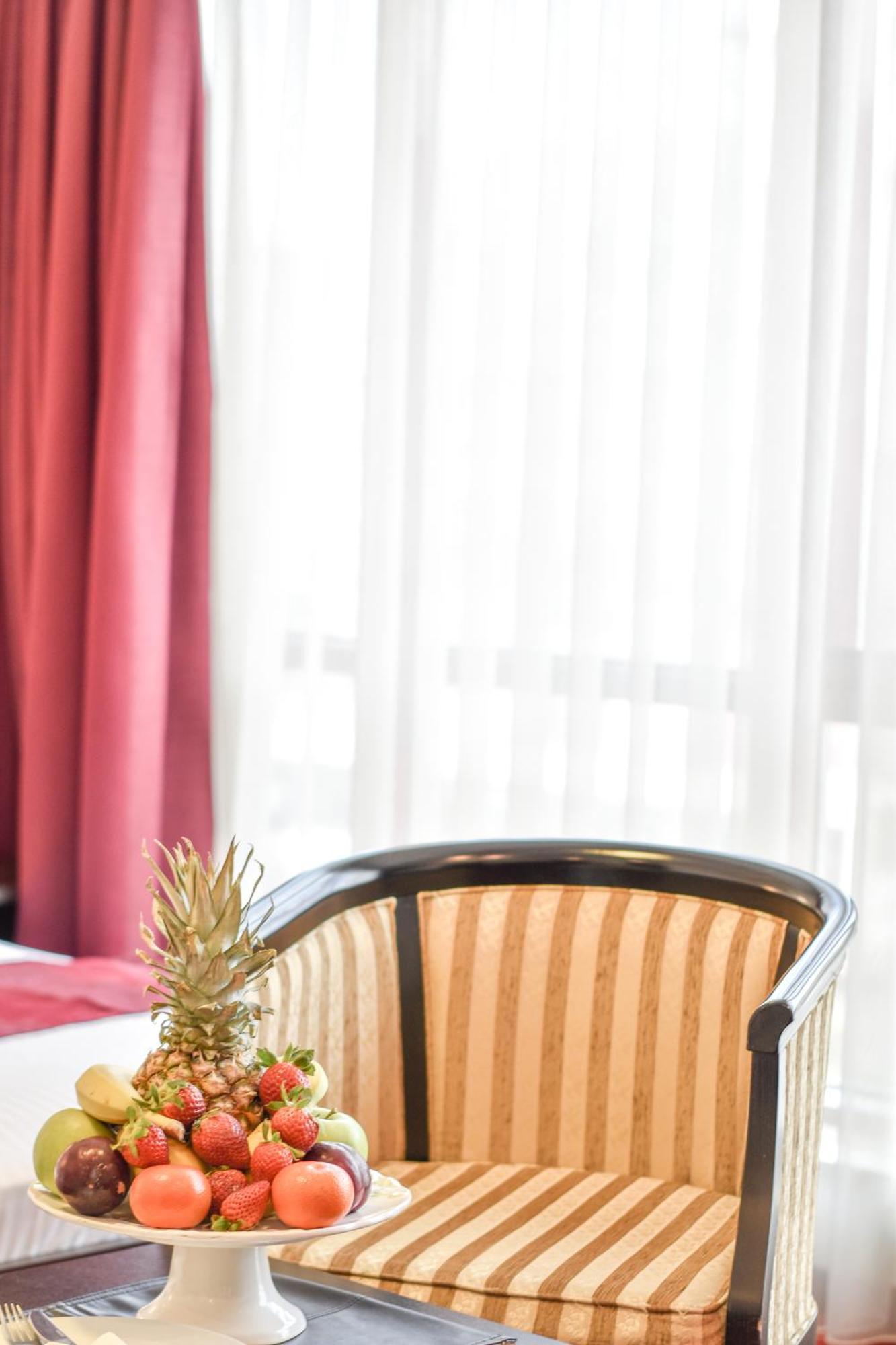 BH Hotel Hamburg Skopje Buitenkant foto