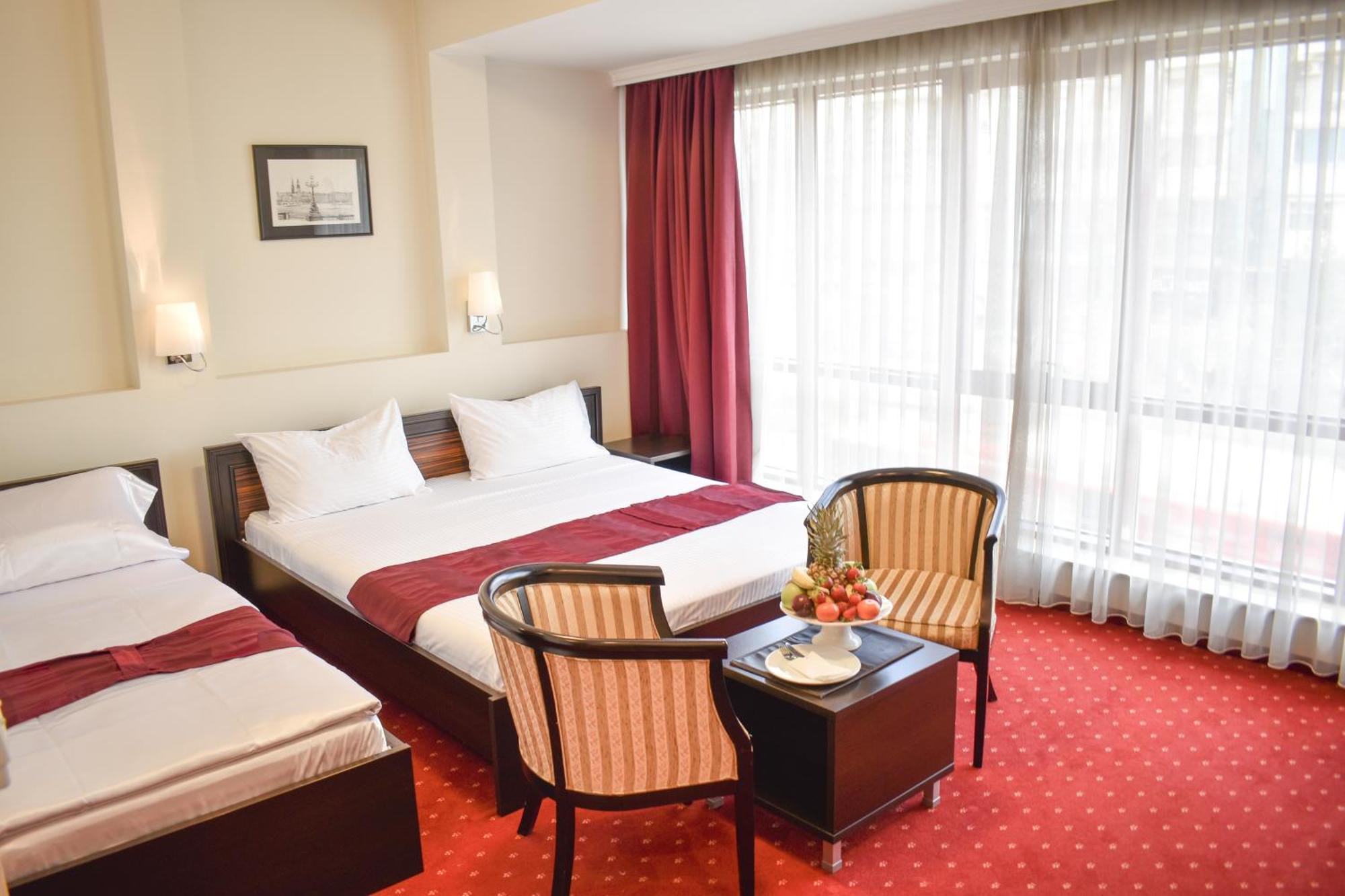 BH Hotel Hamburg Skopje Buitenkant foto