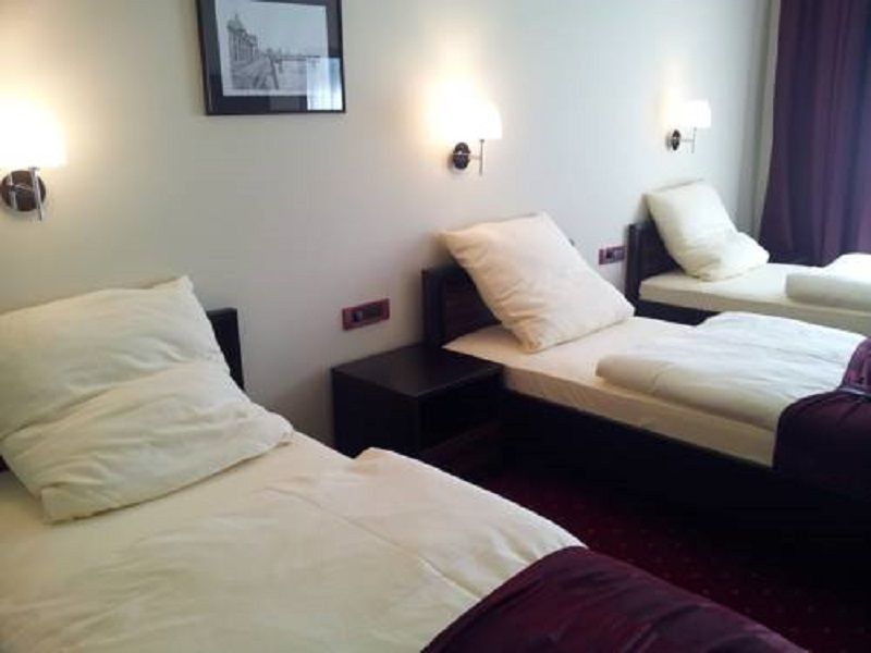 BH Hotel Hamburg Skopje Buitenkant foto
